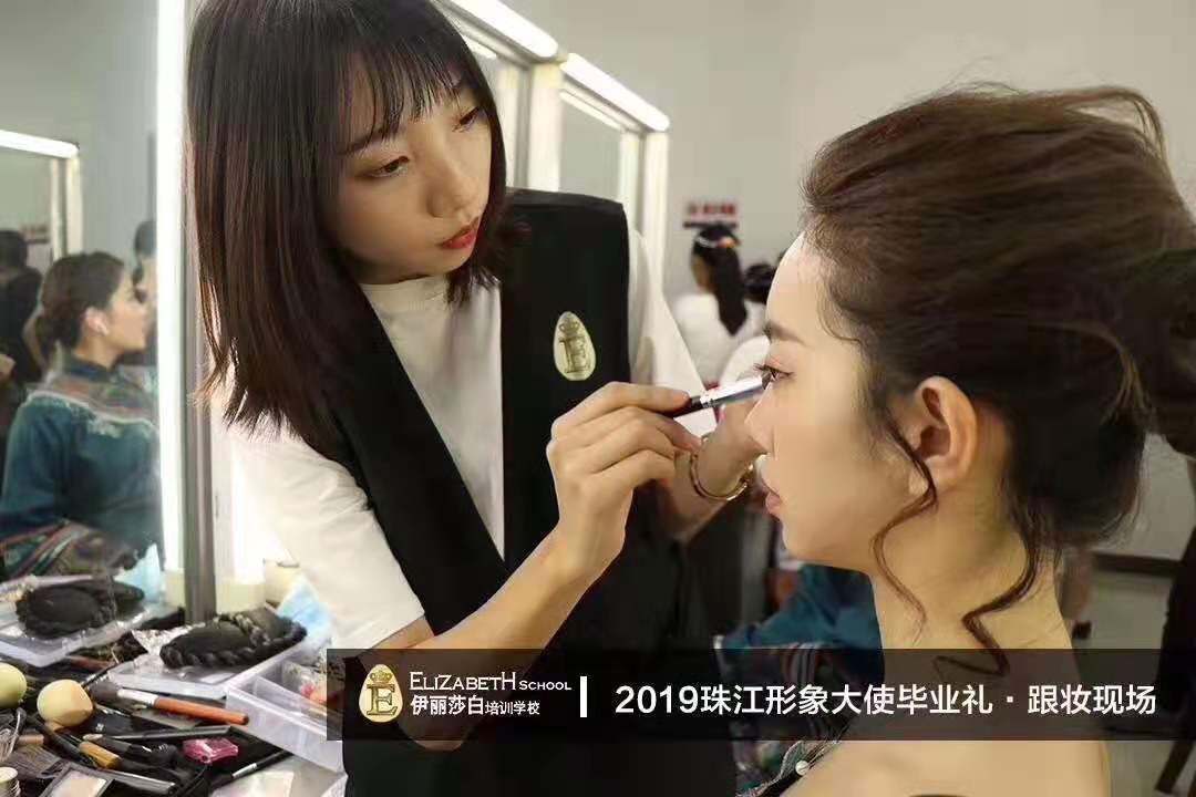 伊丽莎白学校师生们为2019珠江形象大使毕业礼跟妆