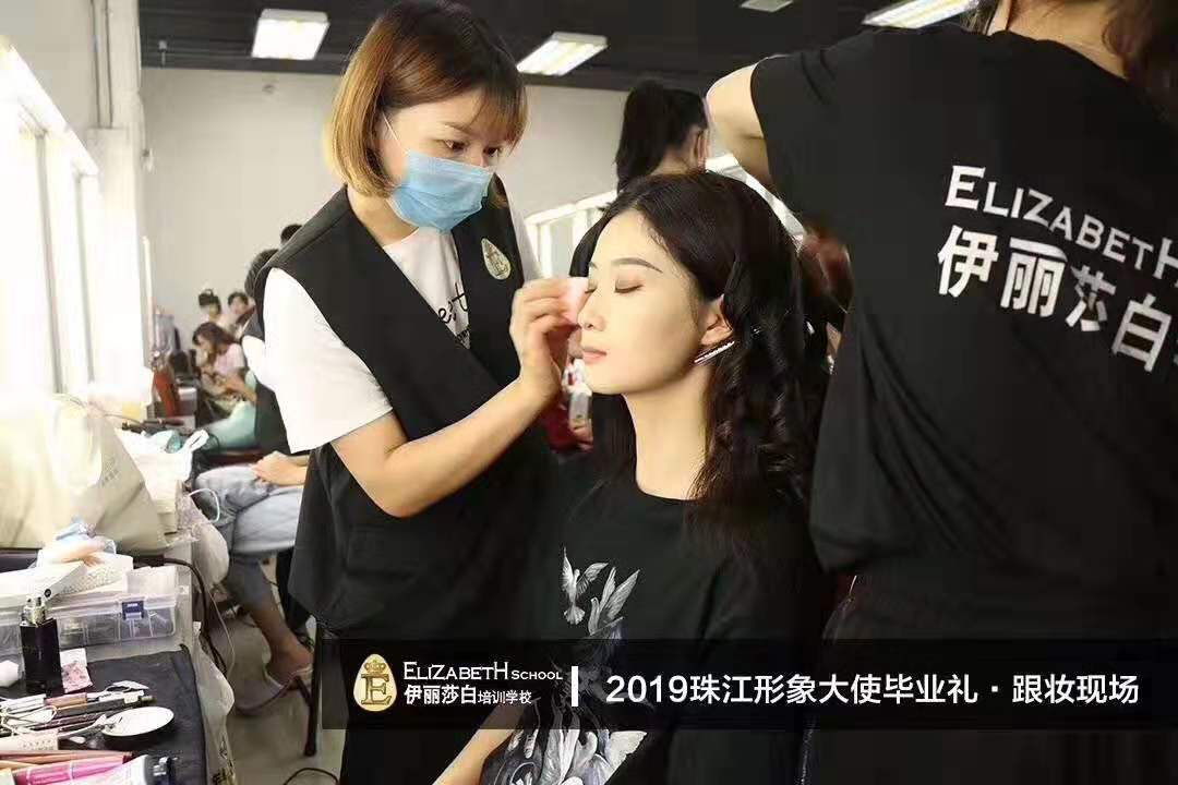 伊丽莎白学校师生们为2019珠江形象大使毕业礼跟妆