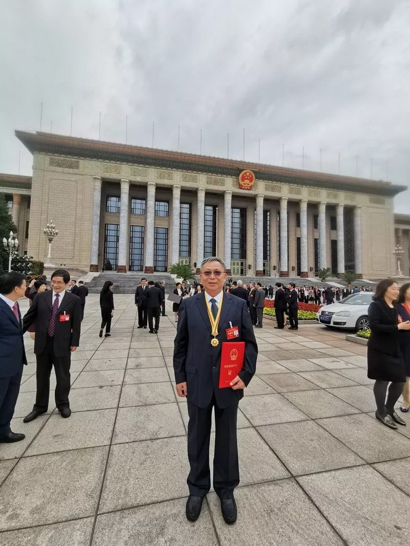 赵鹏飞院长赴京出席全国教师节表彰大会受到党和国家领导人接见